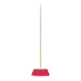 Escoba mediana tipo cepillo, cerdas de PVC, baston de madera
